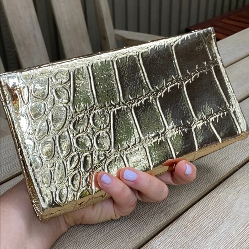 Vintage Metallic Gold Croc Embossed Bag w/wallet